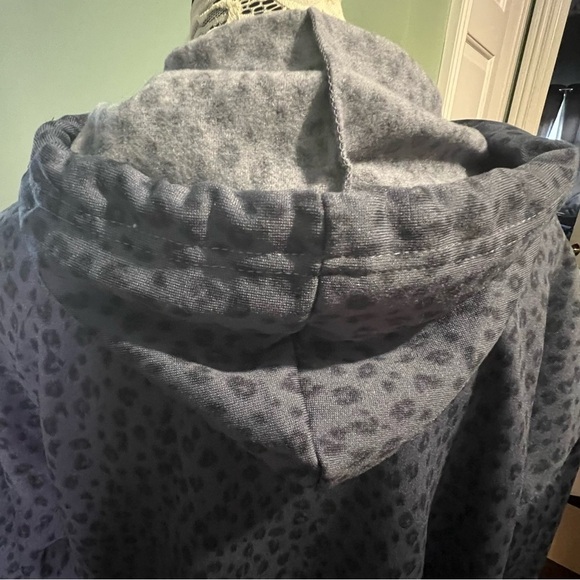 NWT bebe sport leopard print hoodie size 1X runs a size small - Picture 4 of 5